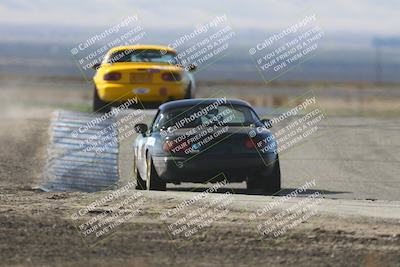 media/Oct-26-2025-CalClub SCCA (Sun) [[8ce1e69566]]/Group 5/Grapevine/